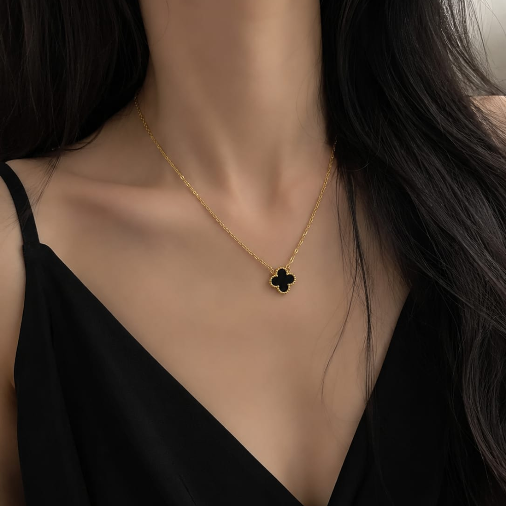 FOUR-CLOVER-PENDANT-BLACK